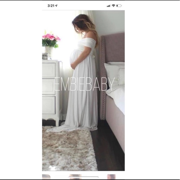 Size medium-large maternity dress!! Very beautiful & stretchy. - Picture 3 of 3